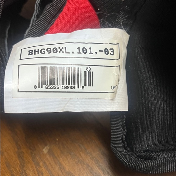 CCM Pro Guard Black and Red Hockey Gloves Boy’s 14” - Picture 4 of 11